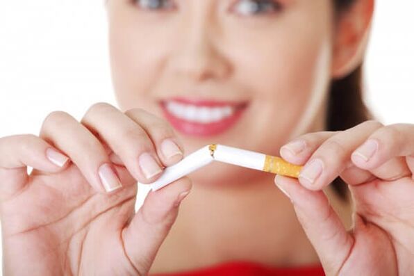 Opustitev kajenja bo moškega rešila težav s potenco